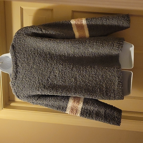 POL softest ever V-neck sweater - Picture 2 of 7